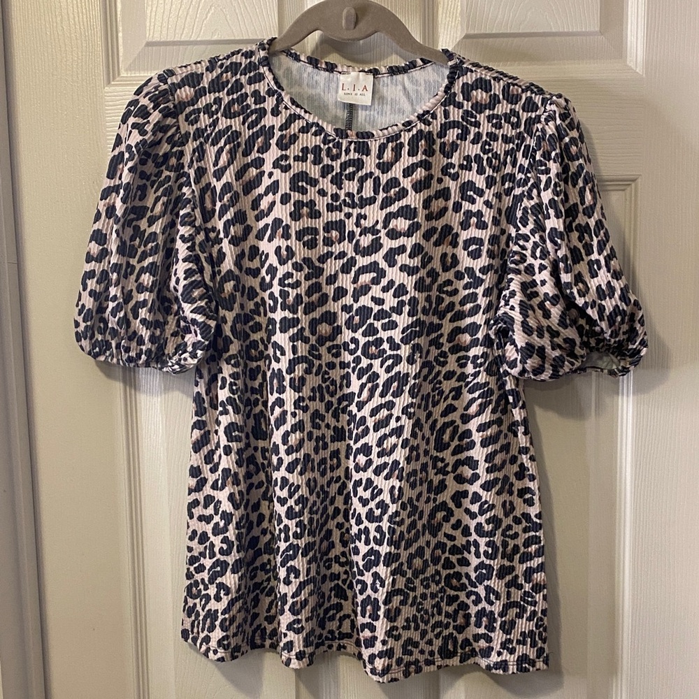 Leopard Print Puff Sleeve Top